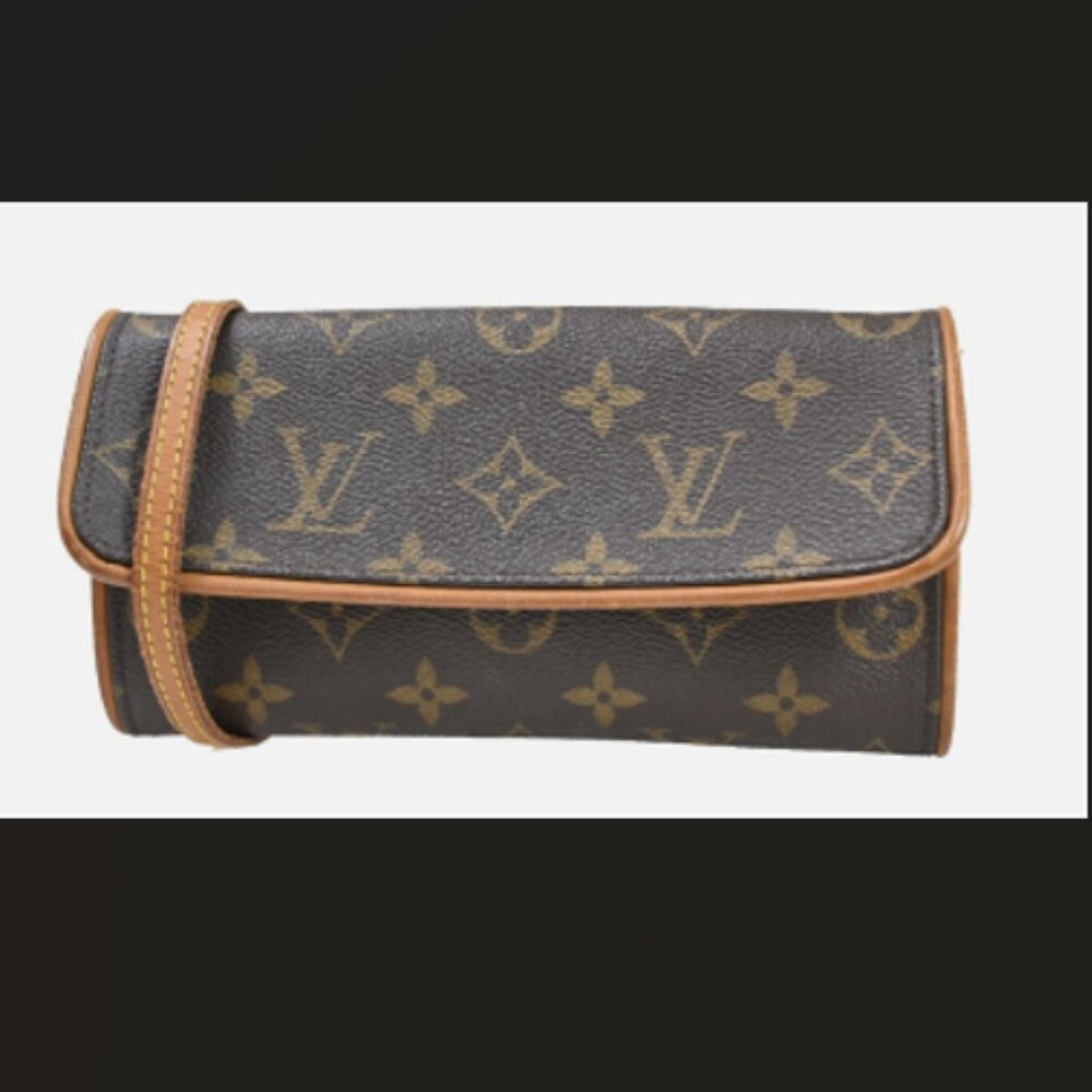 R579 Louis Vuitton Pochette Twin PM